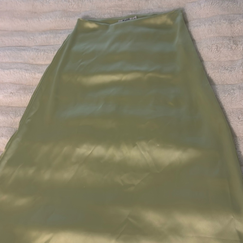 Na-kd green satin maxi skirt size 36